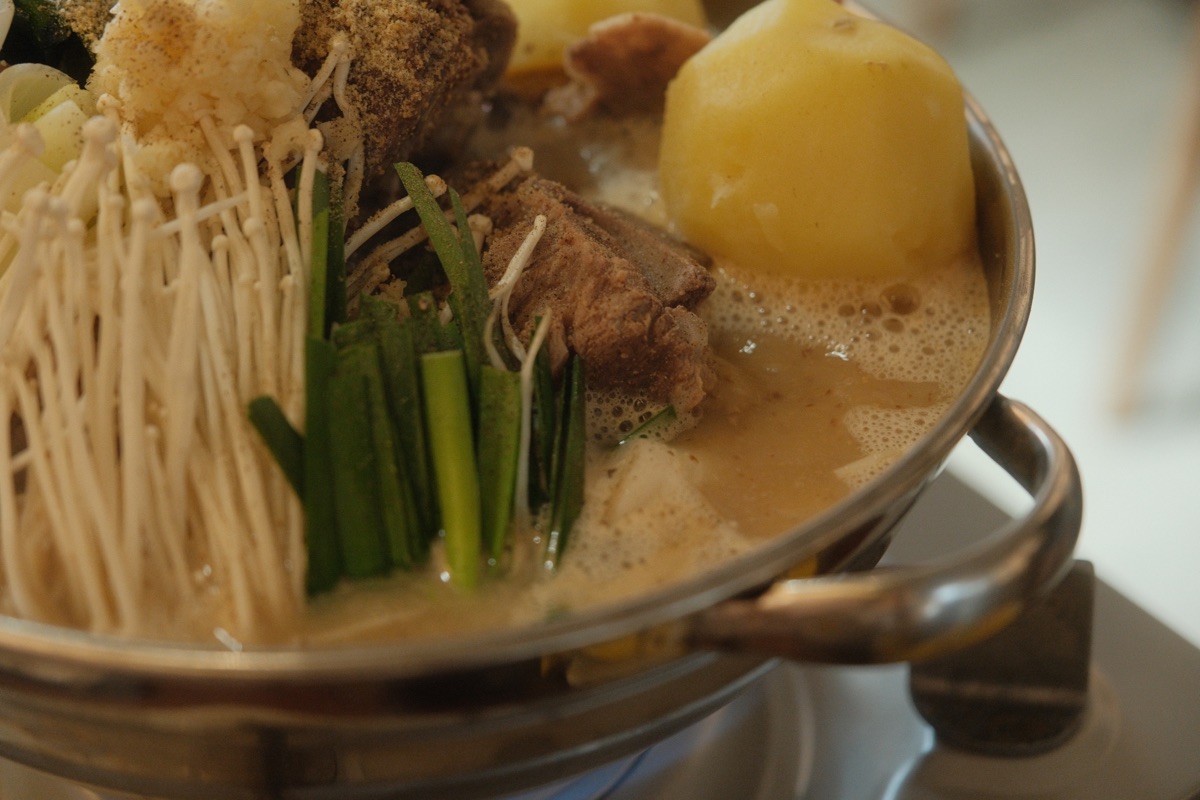 GAMJA white gamjatang with pork bones, potato, mushrooms and chives