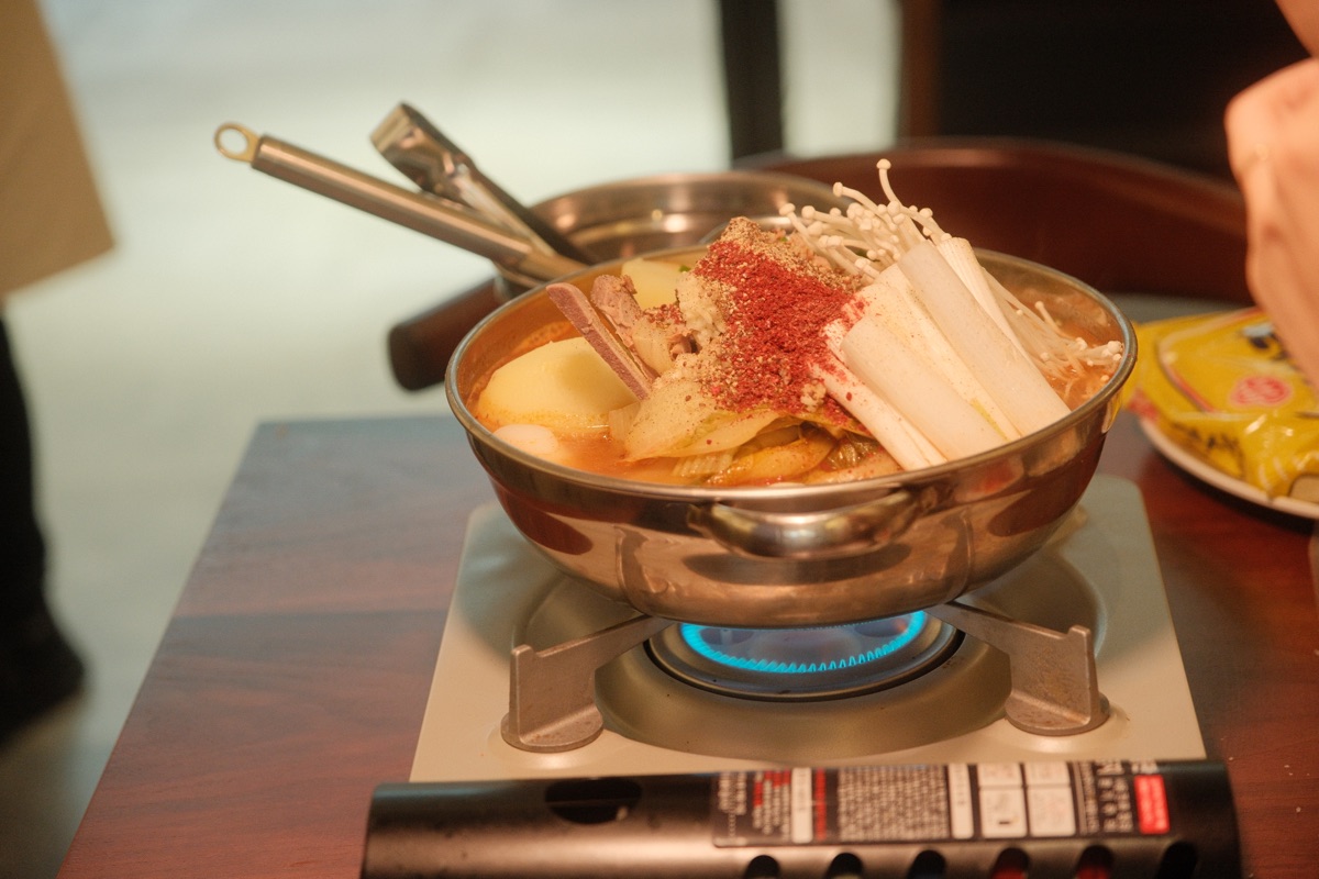 Original red gamjatang pot topped with chilli and vegetables