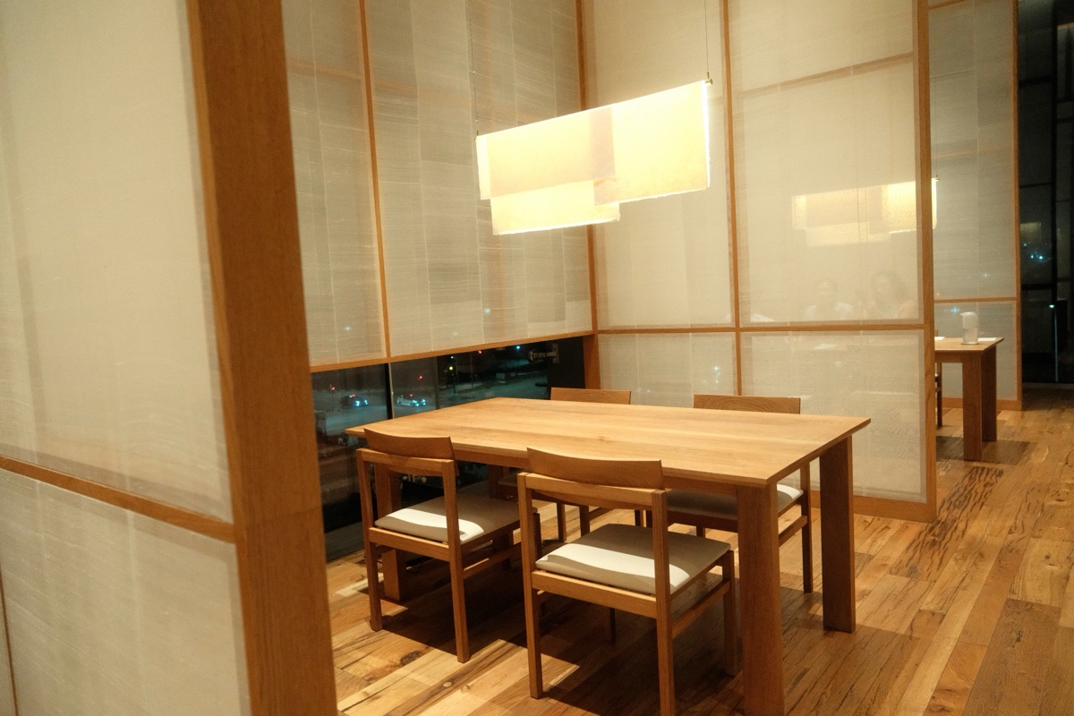 Private dining table with paper screen partitions