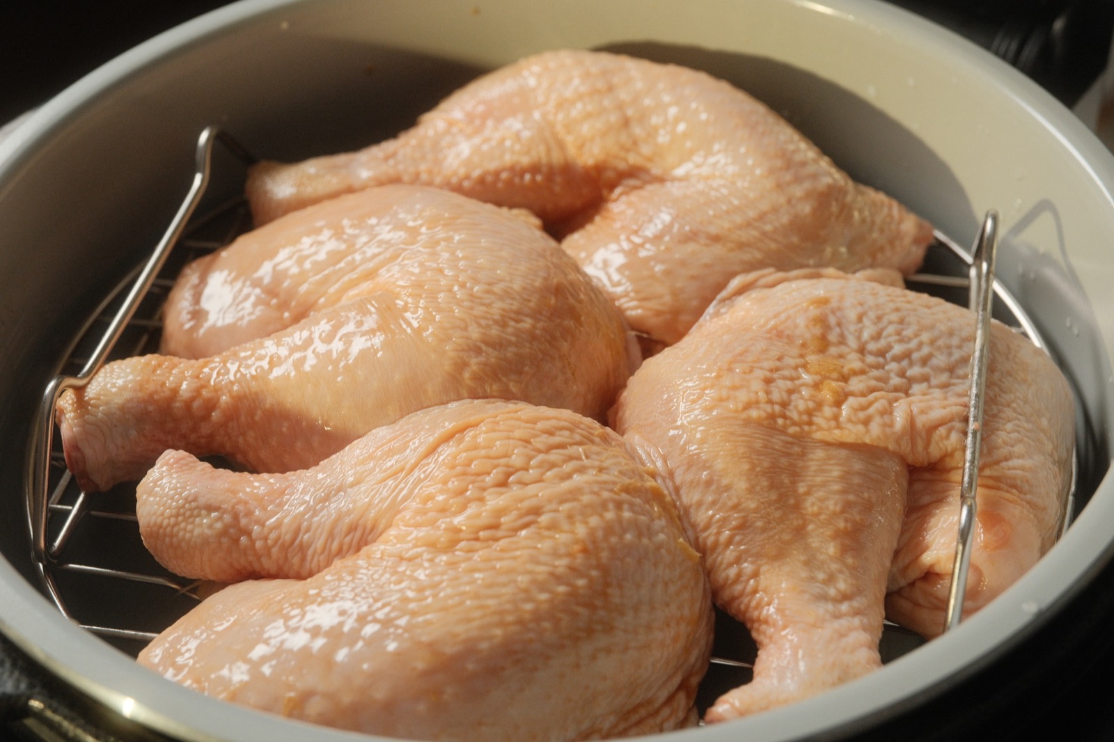 Chicken legs arranged on the rack before steaming