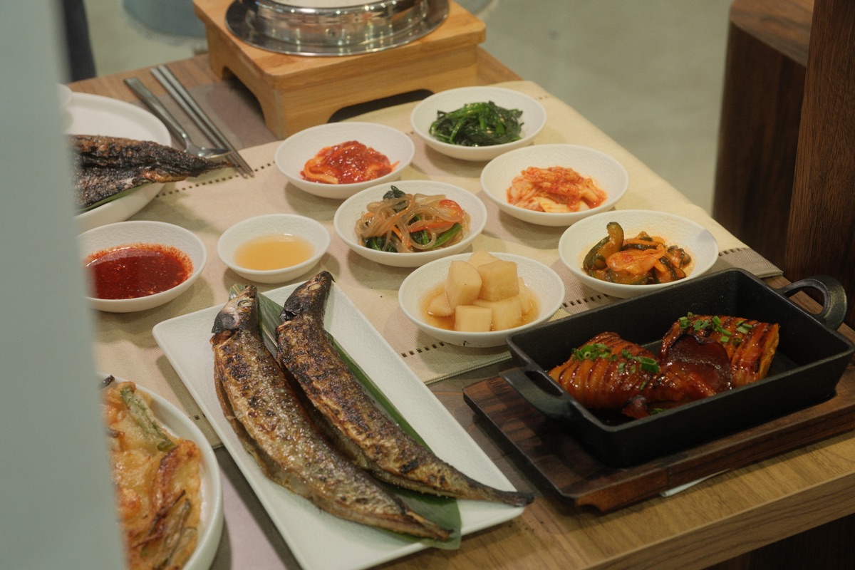 Sansok lunch spread with grilled mackerel, banchan and Korean mains