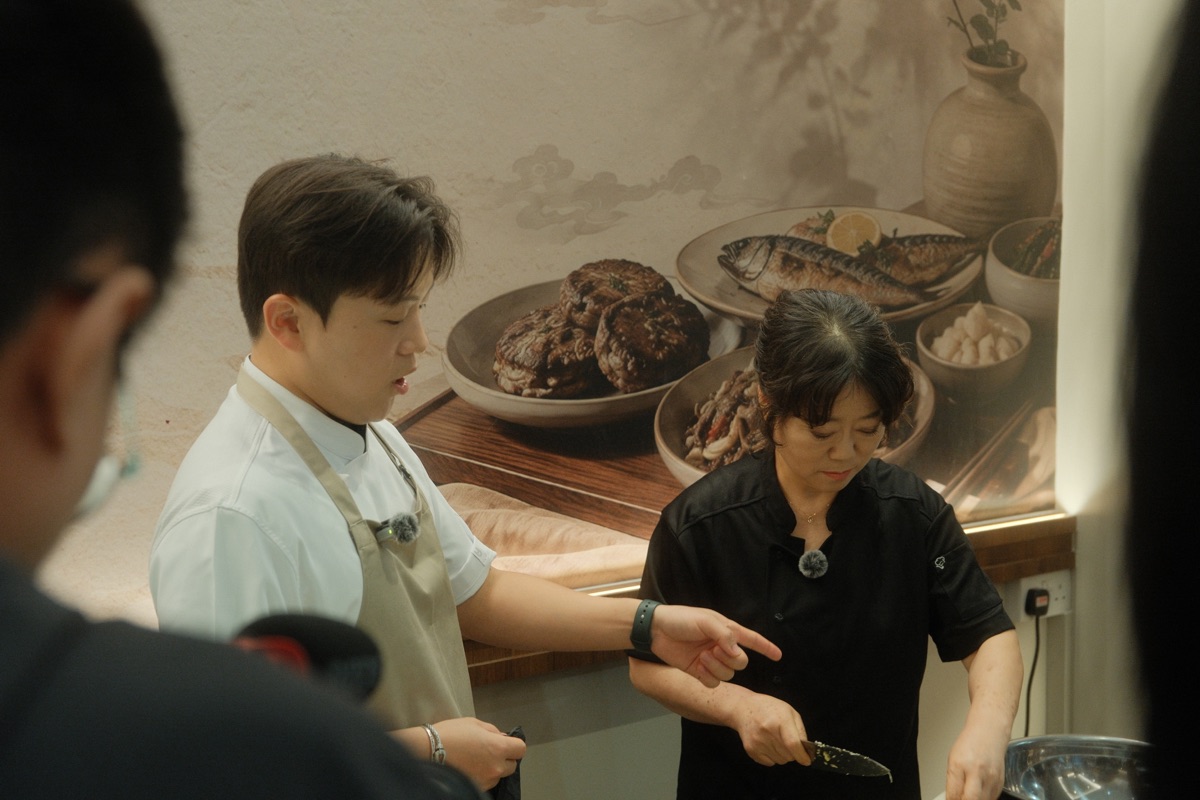 Sansok kitchen team preparing a Korean meal in Hougang