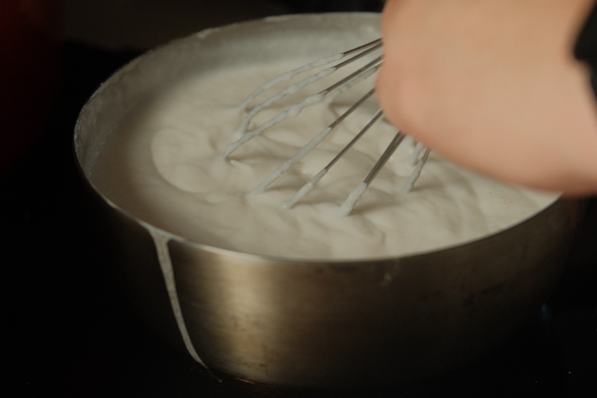 The soaked glutinous rice mixture being whisked until smooth